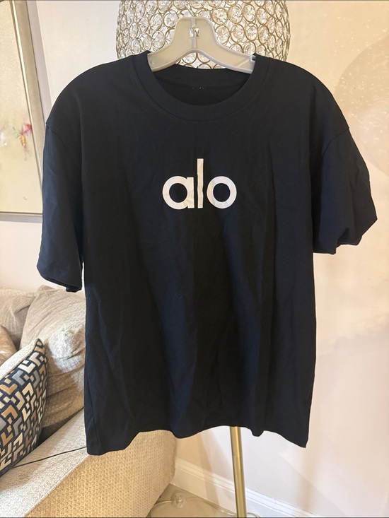 ALO Yoga Tops - ALO Yoga Black Tee with White Logo - Short Sleeve size M